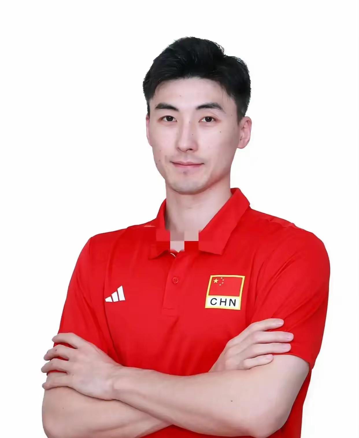 他叫于垚辰，是中国男排的主力二传，他因为长得太帅了，被大家叫做“于美人”，他不光