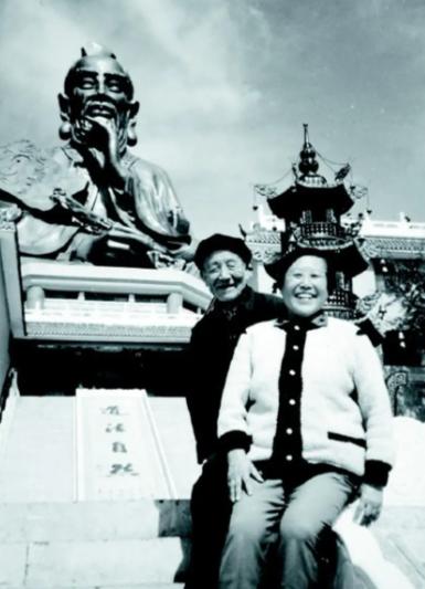 1971年冬天，陕西扶风县一个叫魏振德的农民，坐在炕头听媒人说话。媒人说绛帐镇有
