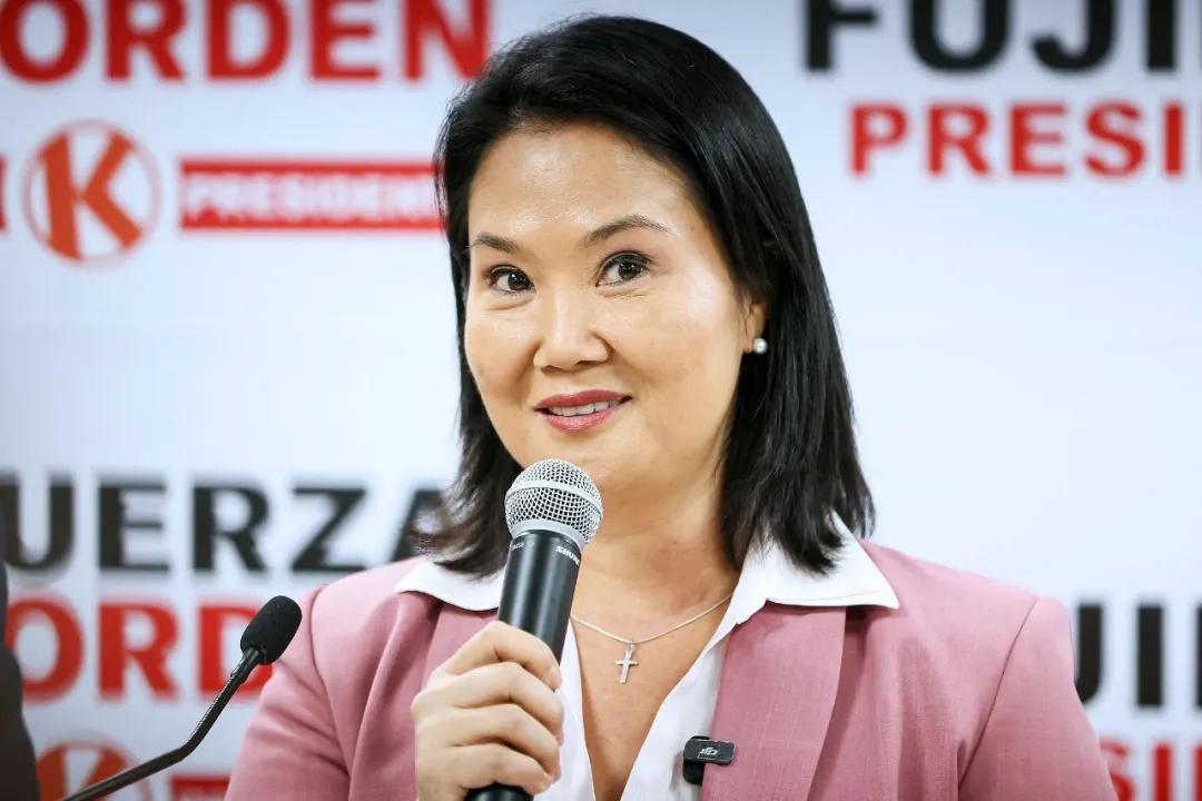 晚上跟老婆吵架了，老婆一气之下把我锁在门外。站在门口想了半天也不知道怎么能把老婆