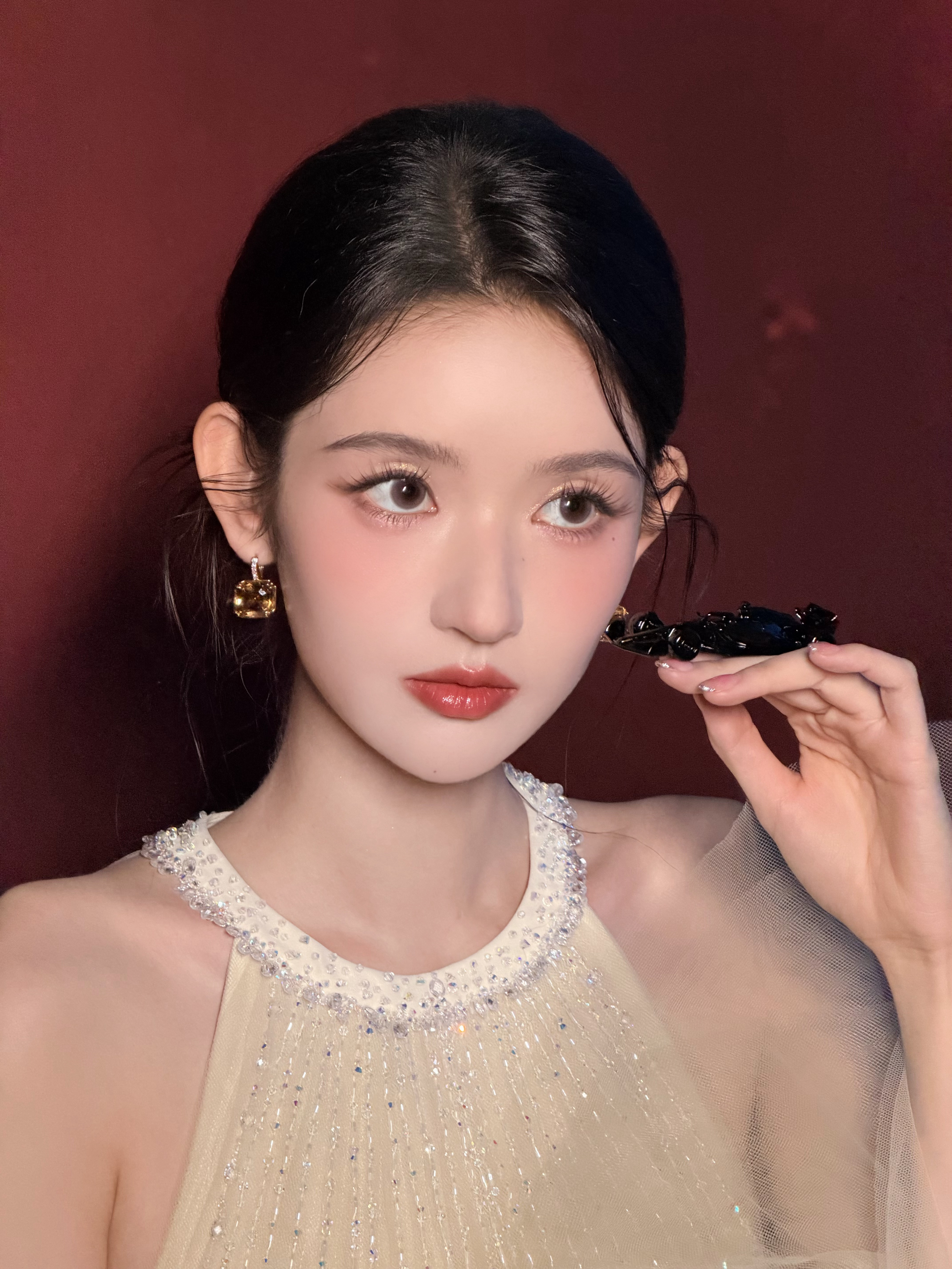 王玉雯真心自会换真心王玉雯最新物料：F1芭莎极速派对出图