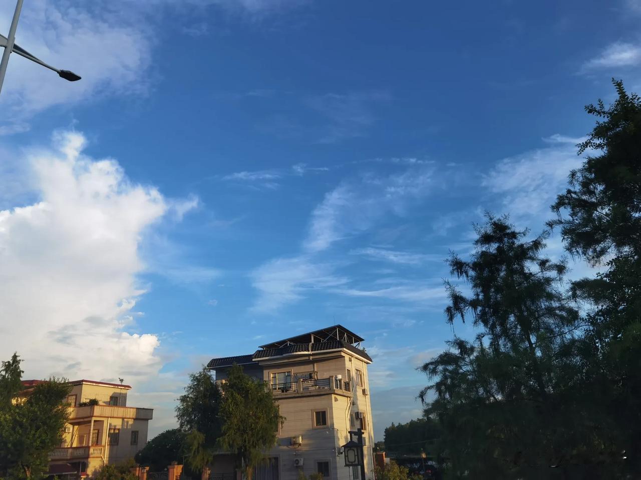二伯将孙子送往景德镇，乘坐高铁风尘归来，不见郭威为他接风洗尘，连女友大娘