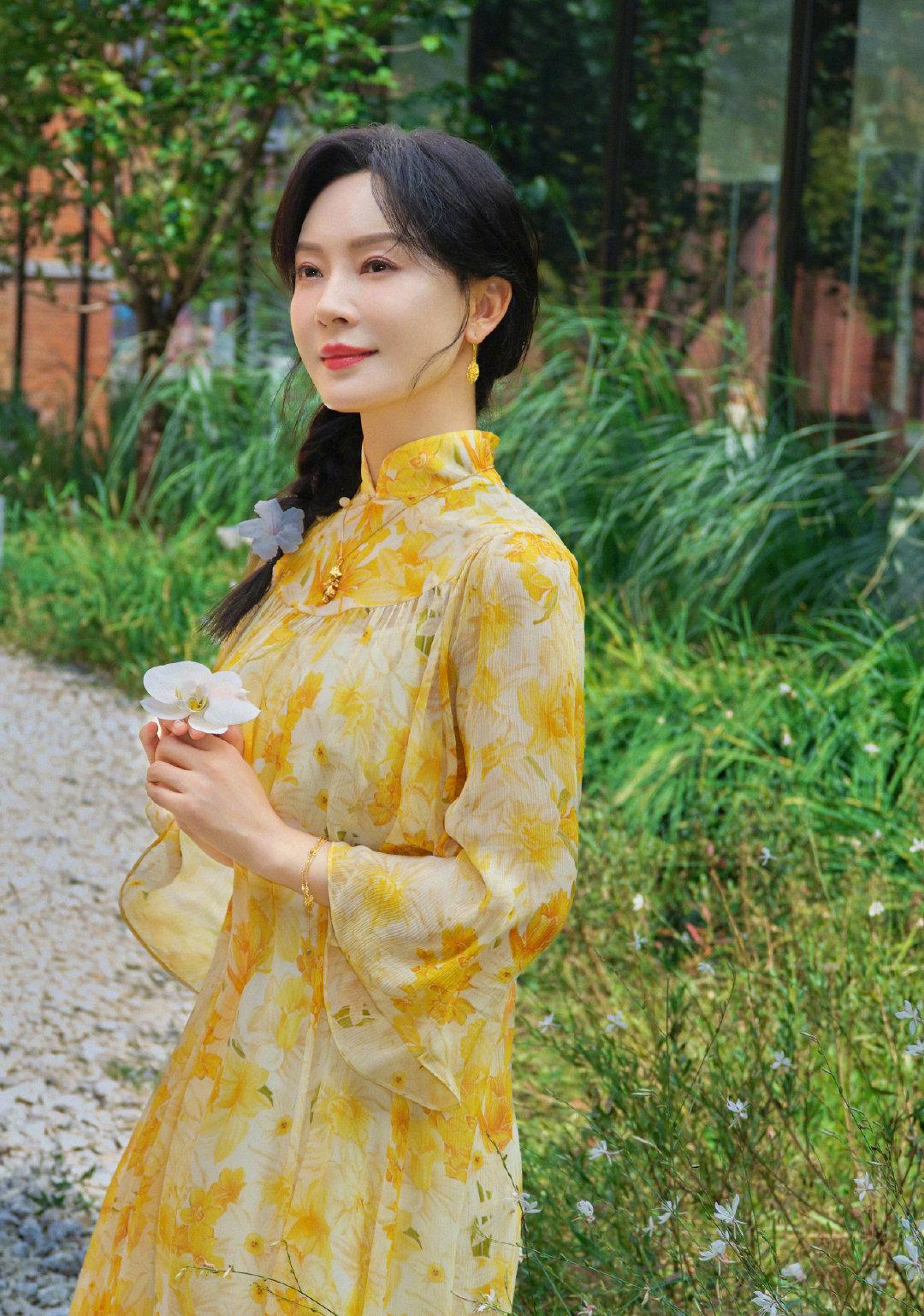 成熟美人陈数穿搭写真