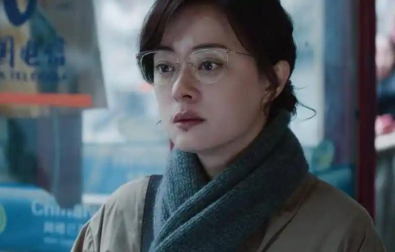 她还是心太软了，但这一步根本没必要。《危险关系》里，丁志波病危需要动手术，指