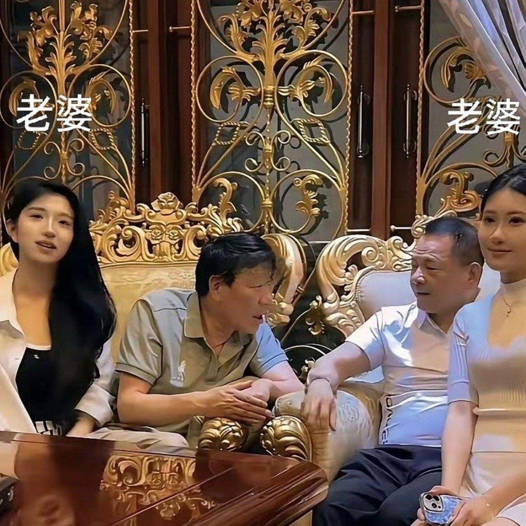 两位成功男士在交流人生