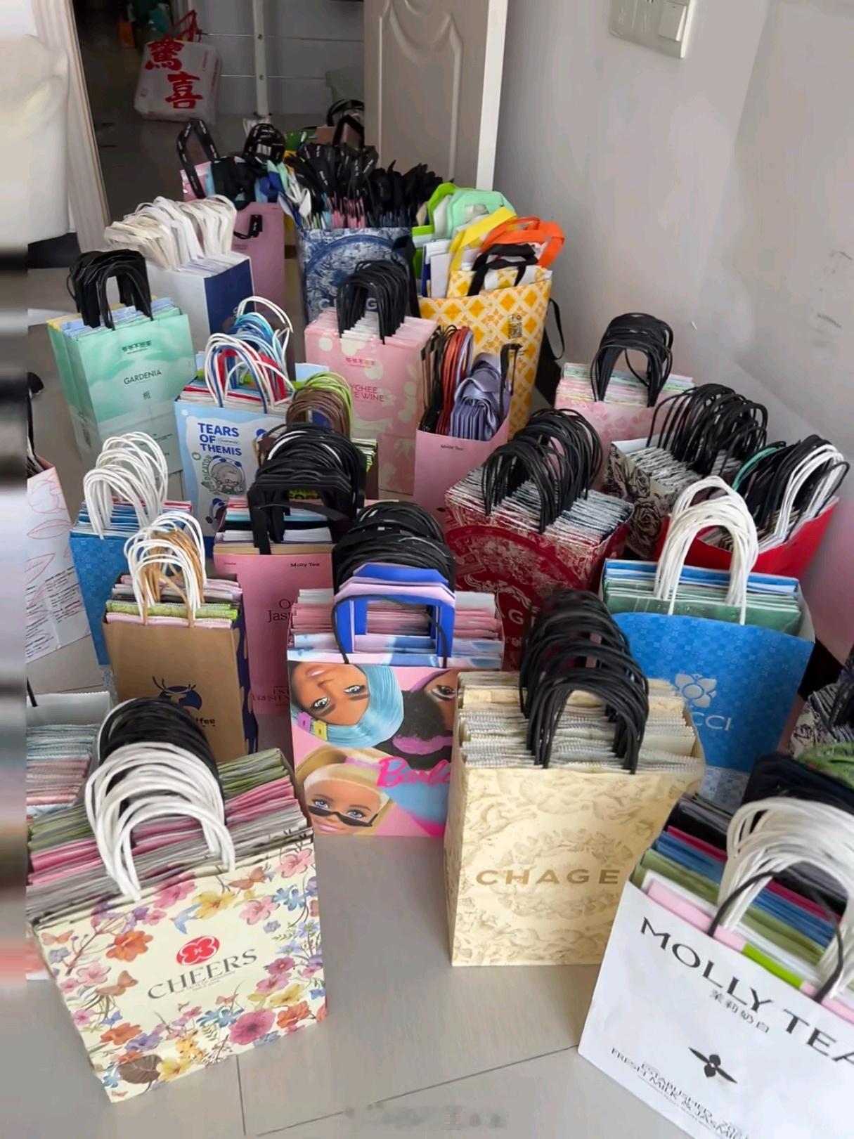 我是真不知道收集这个的作用是什么，又不是没得领了，还有人会不喝过的杯子洗干净收藏