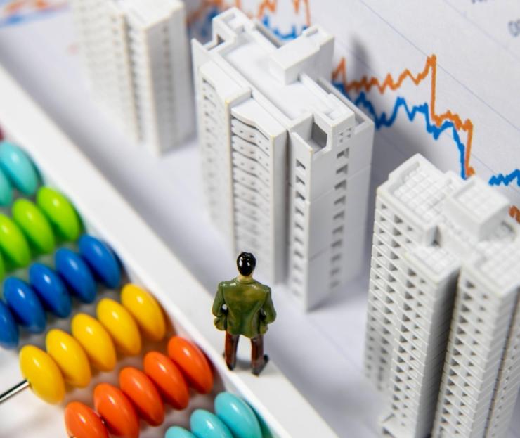 好多房子卖不动了，只能靠降价了吗？先看需求这边。现在人口总数慢慢在变，每年新