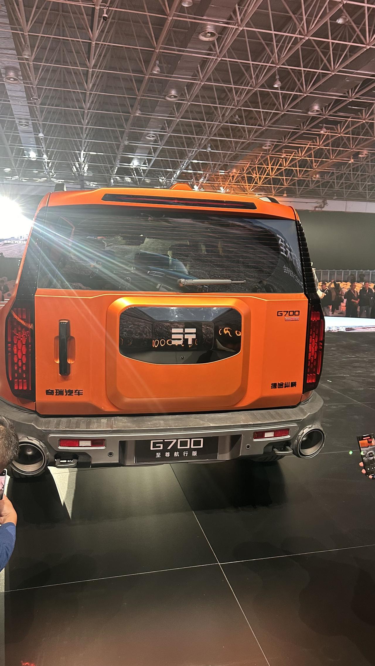 纵横G700能横渡长江的神器在这里，航行推进器，左右各一个，水上航行的速度可以到