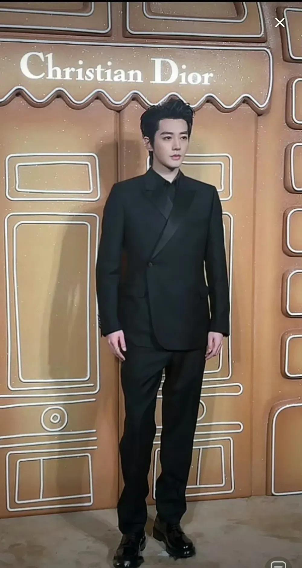 搞不懂为什么邓为年龄不算很大就有了老叔感