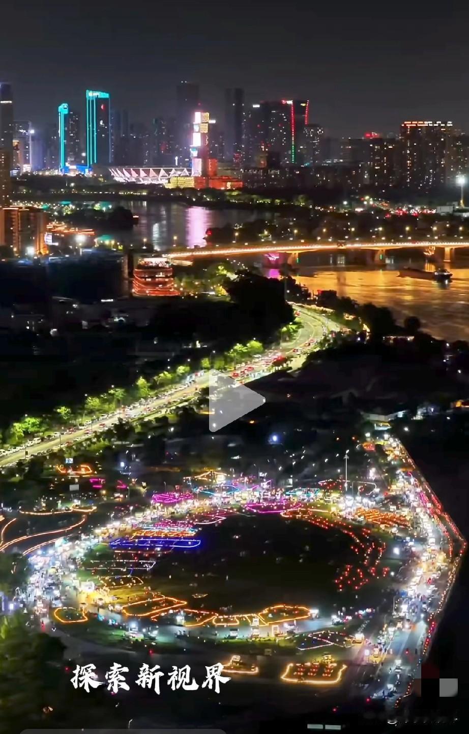 “回不到以前了！”佛山青年公园繁华夜生活这里是位于禅城区的佛山青年公园,每天夜