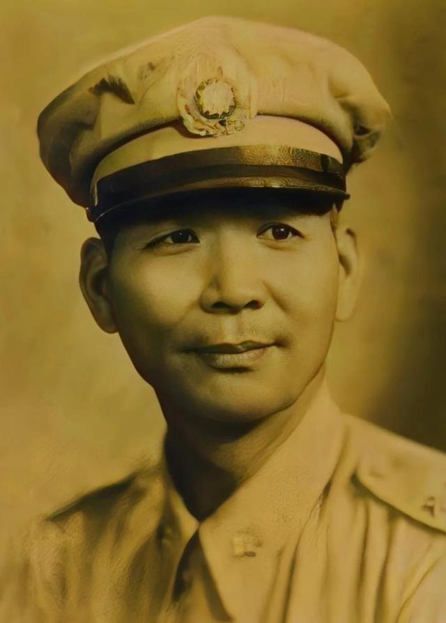 1948年，双堆集战役中，胡琏见大势已去，打算乘坐坦克突围，坦克有3辆，2旧1新