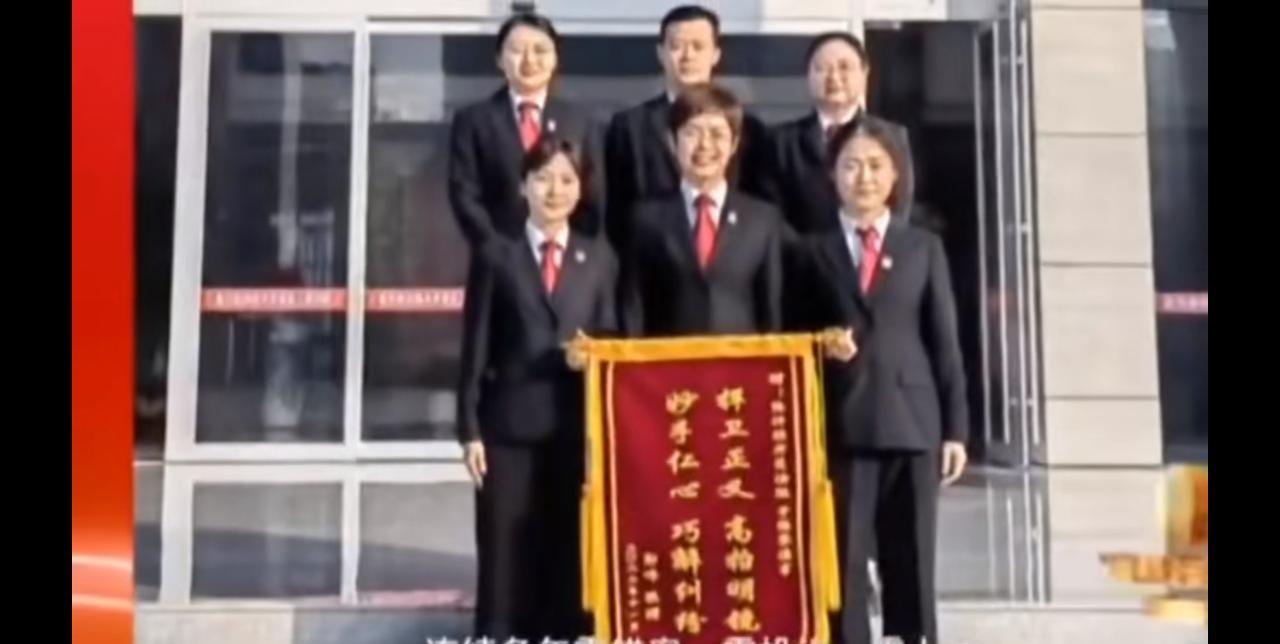 多年零错案，零投诉，零上访，这是多大的成就。人民好法官，得过无数面锦旗。优秀基层