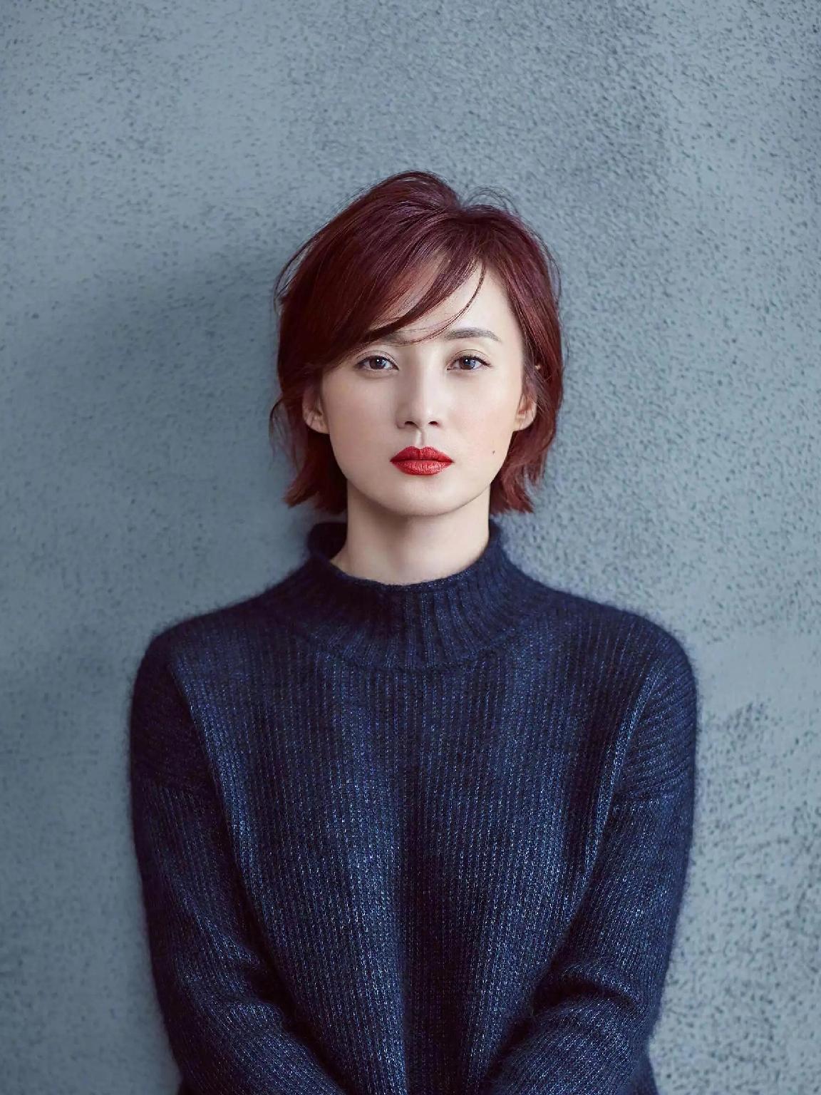 演员蒋勤勤说：“我早晨绝对不跟陈建斌商量事儿，我记得有次，我有个很着急的事，于是