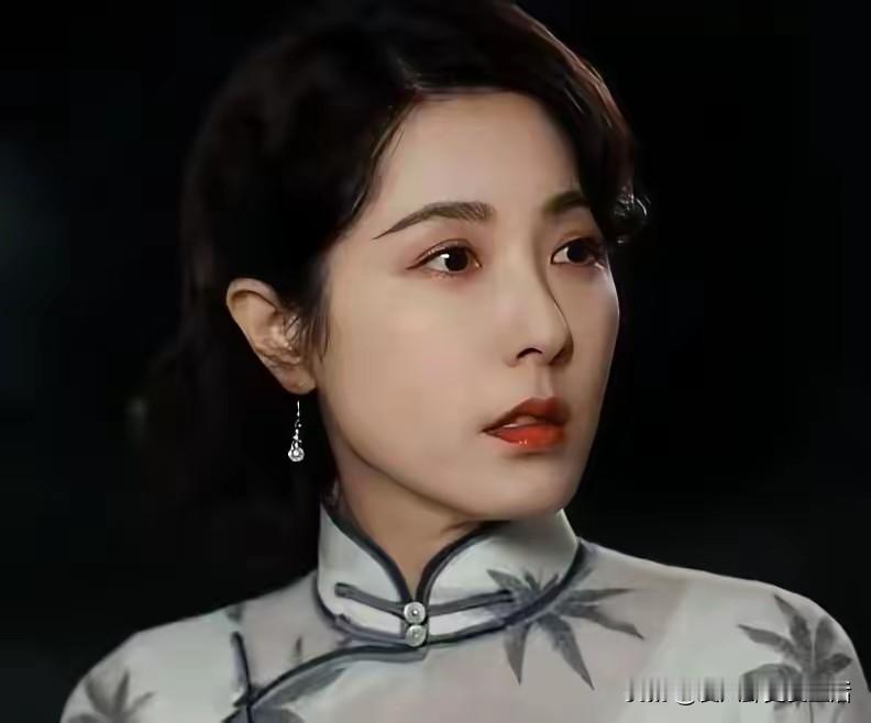 理解不了你们说的这种200年大美女是什么？在一部剧当中从来没有笑过，连任何微表
