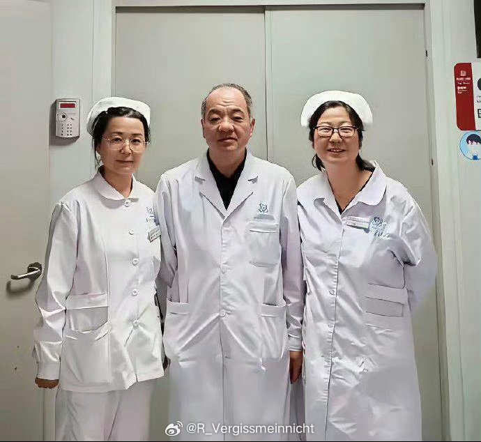 时间真可怕，主任的两个角都磨没了
