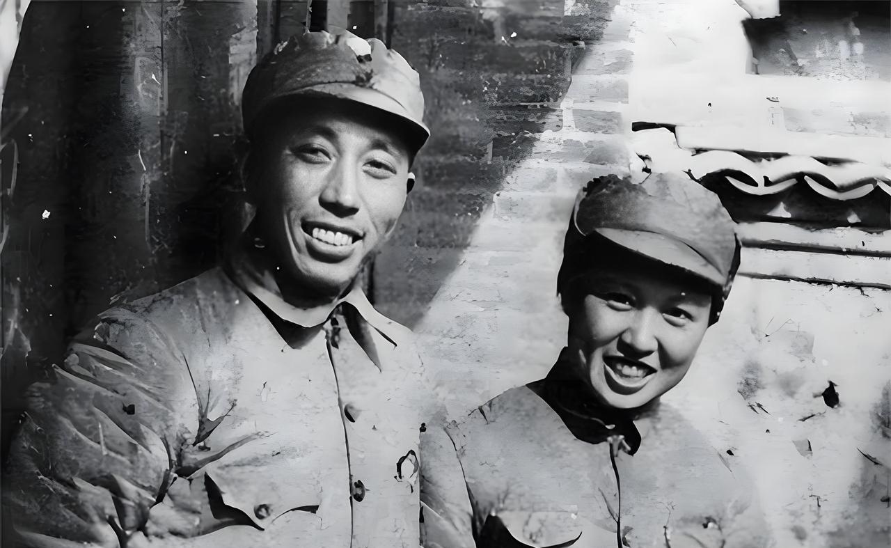 1937年深秋，王震骑着大马到师部开会，一下马便向贺龙、关向应等首长一一敬礼握手