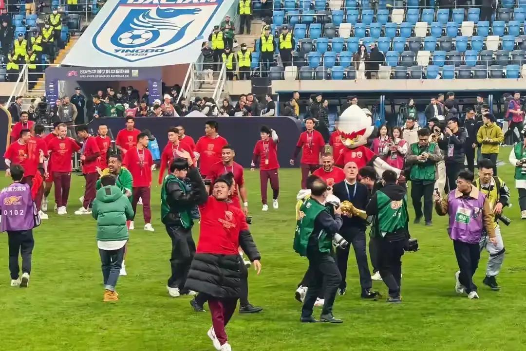 李昂方昊全被辽宁铁人拒了俱乐部总经理王亮一句话：冲超预算紧，只找中甲熟脸。