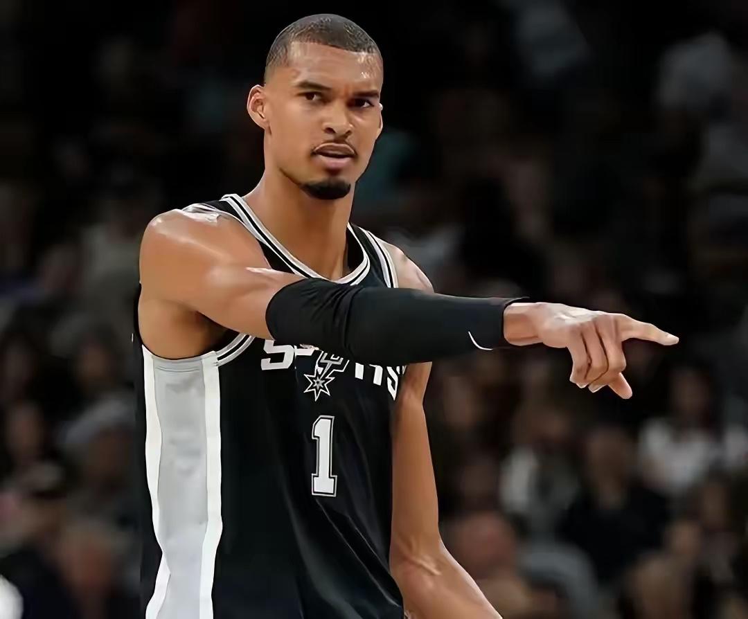 文班亚马，NBA的伟大传奇！简单说：文班亚马是NBA78年历史里从未出现过的球