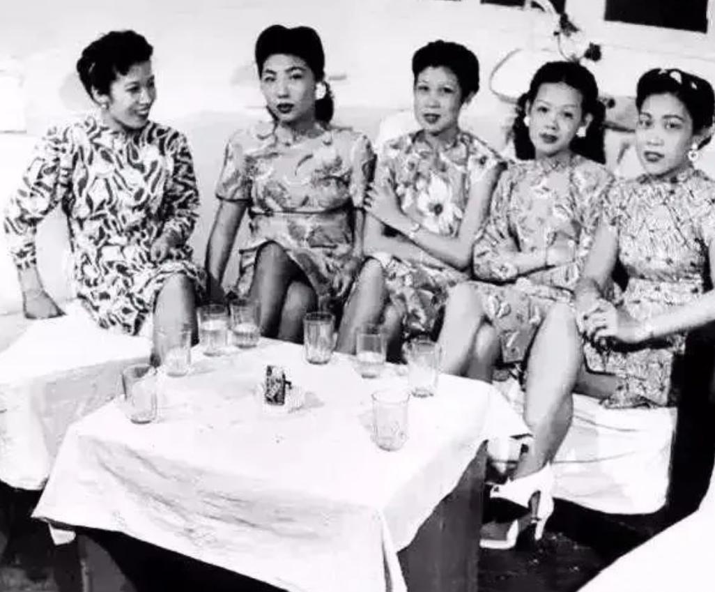 有一天，马步芳对七姨太说：“我要娶你的三个妹妹，这事你必须给我办!”七姨太回怼一