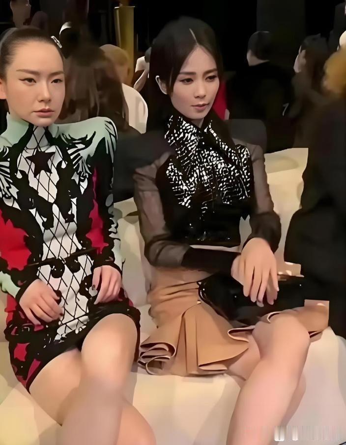 戚薇这身造型太抢眼，白鹿都不敢直视憋笑意