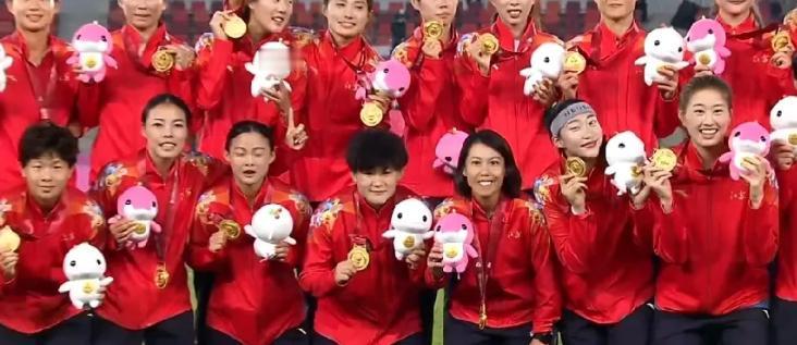 恭喜江苏女足获得全运会冠军，陈婉婷指导确实牛，下半场换上了小将霍悦欣，为江苏女足