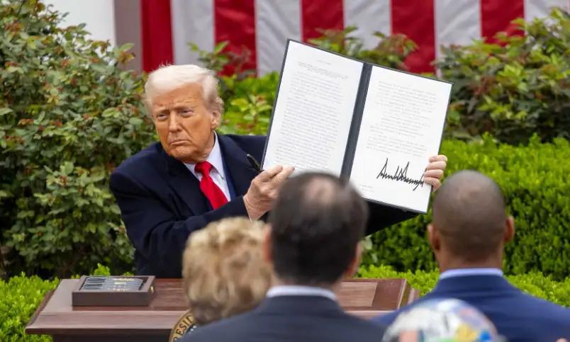 对华贸易战输得彻底，美国人猛然发现，印度一直在给中国“送钱”贸易战硝烟起，美