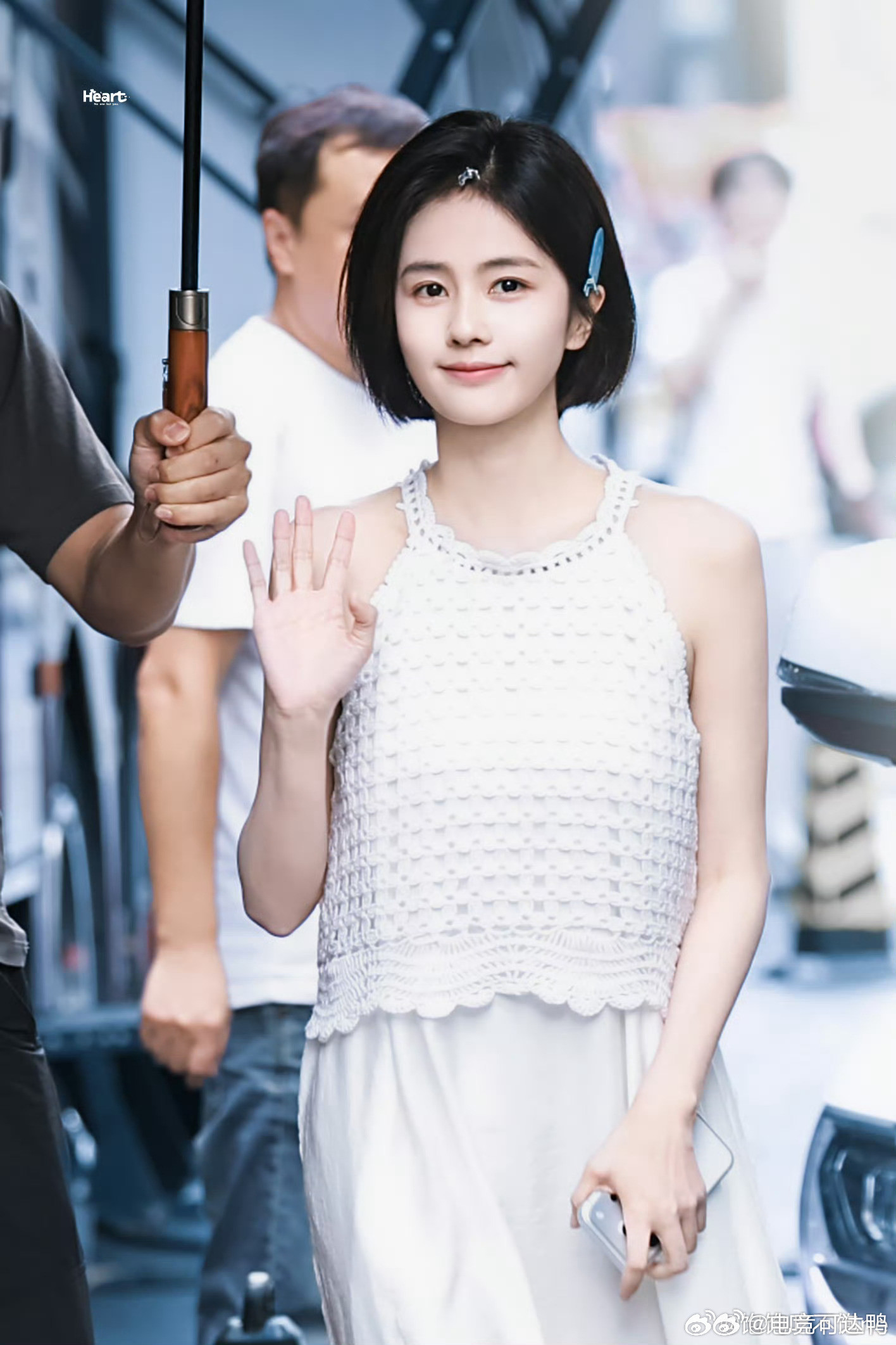 白鹿白裙蘑菇头很清纯可爱啊，不懂为什么那么多人喷她，好可爱啊，好清纯，期待新作品