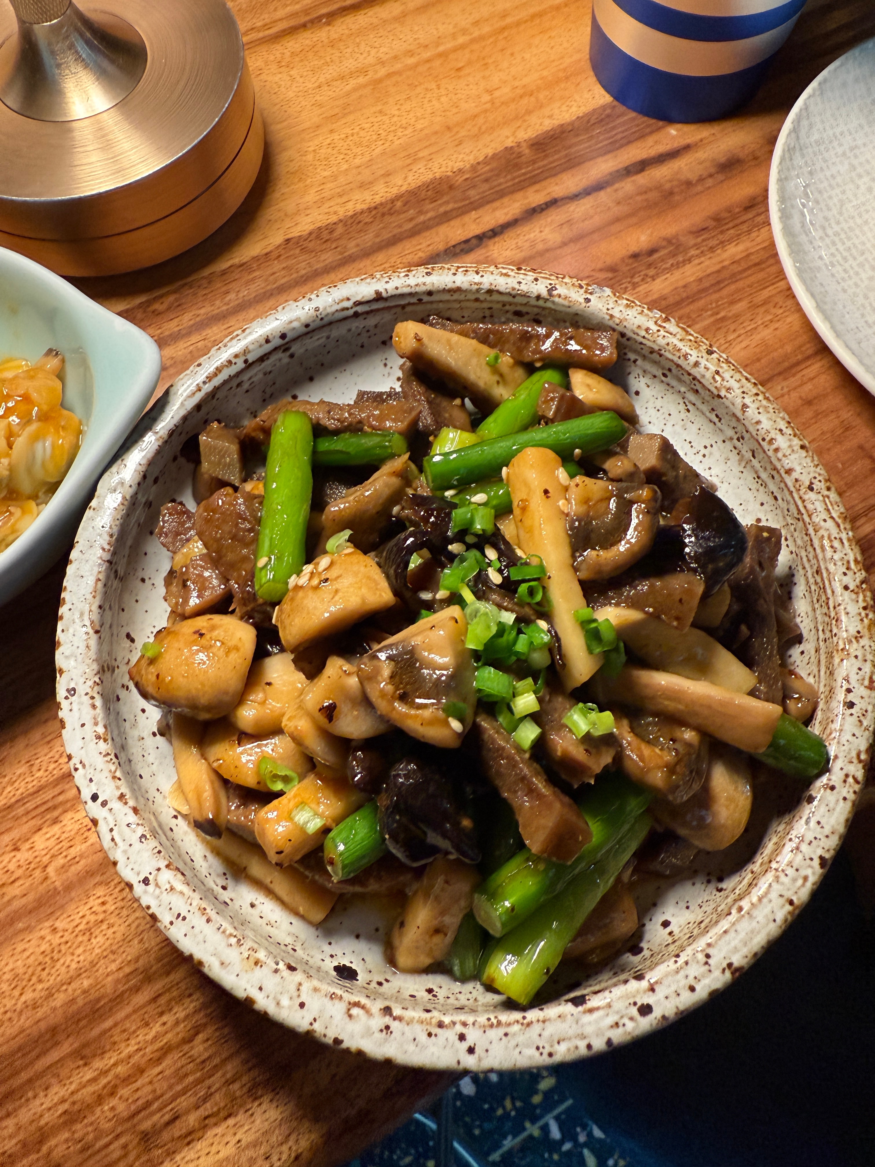 家人们！晚上吃啥啦！给你们分享分享我的晚饭✌️✌️吃很好了～今天小卷长胖了吗卷