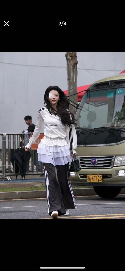 孙怡胆小鬼舞台造型孙怡千禧辣妹孙怡这个蓝色挑染是真的敢染也真的好看。千禧辣妹风
