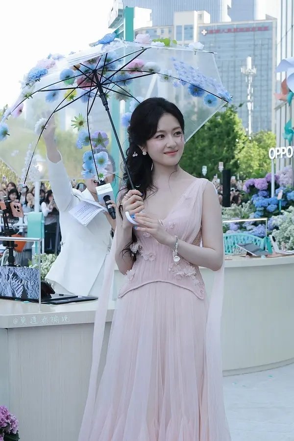 到底是谁审判李兰迪胖的？这身材太完美了，还有张婧仪沈月哪里胖了，都是大美女。