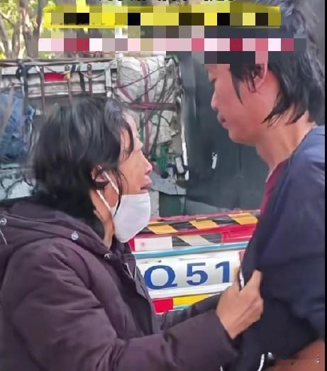 12月19日，广东，三年前因为跟妈妈要钱，妈妈没给，儿子赌气离家出走了，三年后，