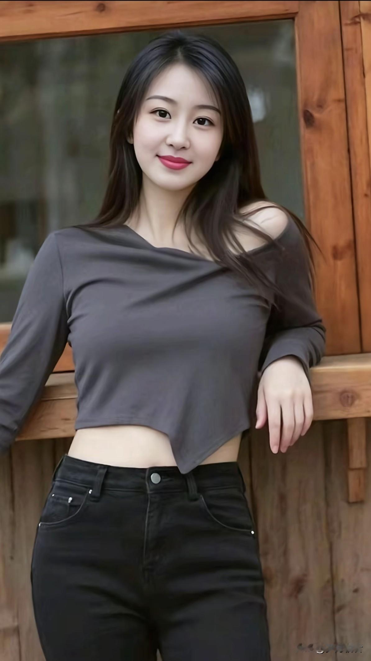 艳妆美人倚栏干，笑语盈盈暗香满。