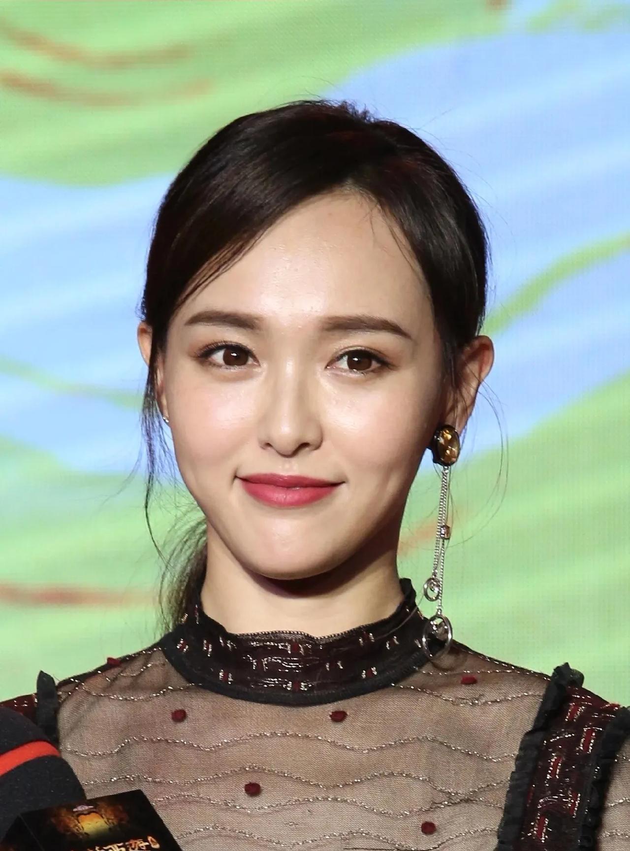 唐嫣生图，大笑不崩颜值，身材堪比模特，很优秀了。#唐嫣#