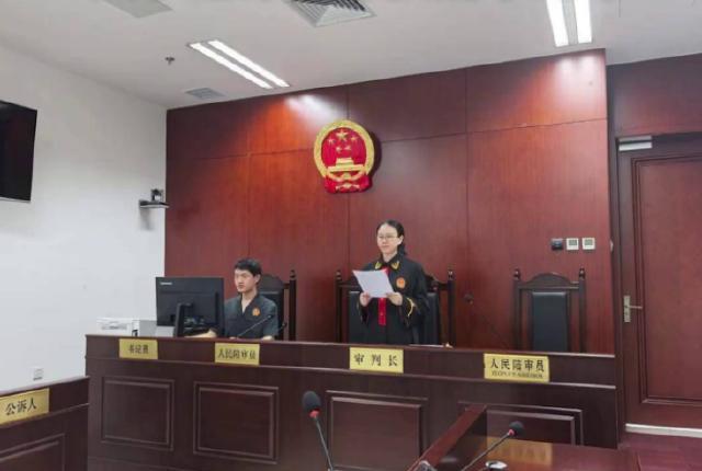据红星新闻8月30日报道称，福州的一名男子，专挑感情弱势女子下手，每次都可以轻松