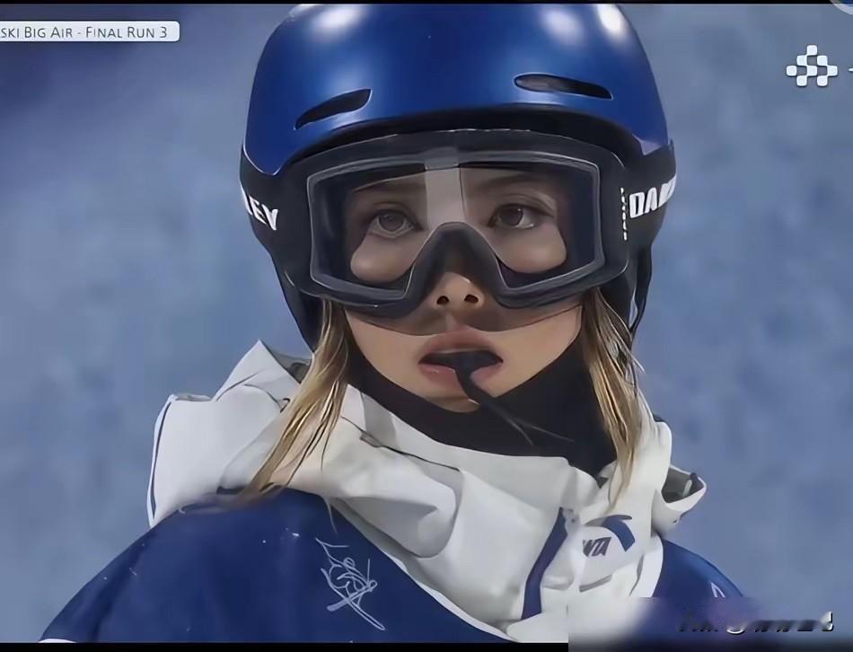 都别只盯着谷爱凌的银牌了，先看看她嘴里咬的那块东西！我以前也以为是耍酷，保护牙