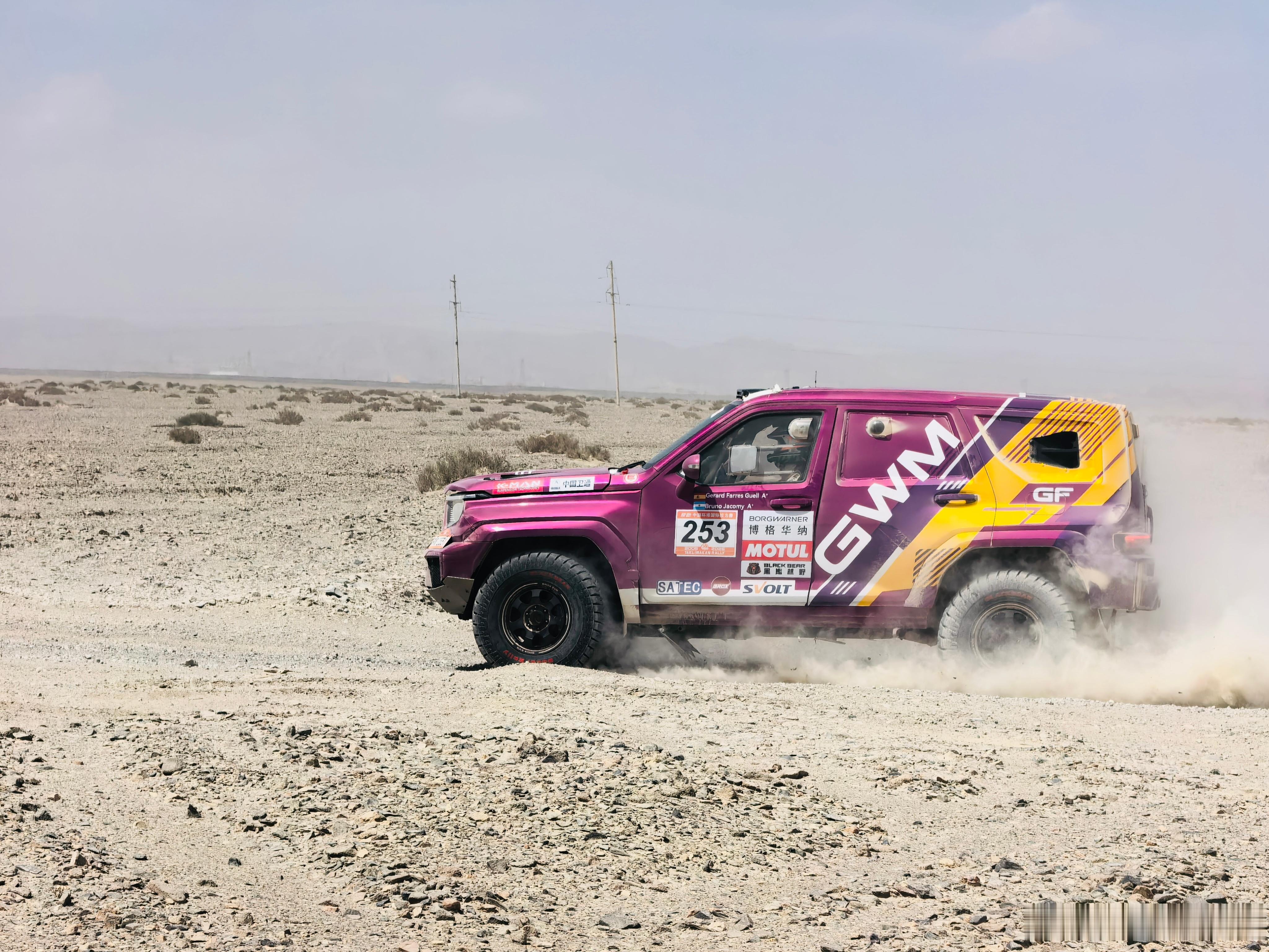 亚洲越野拉力赛SS2赛段量产组排名：1、五十铃D-MAX。1小时08分。2、坦克