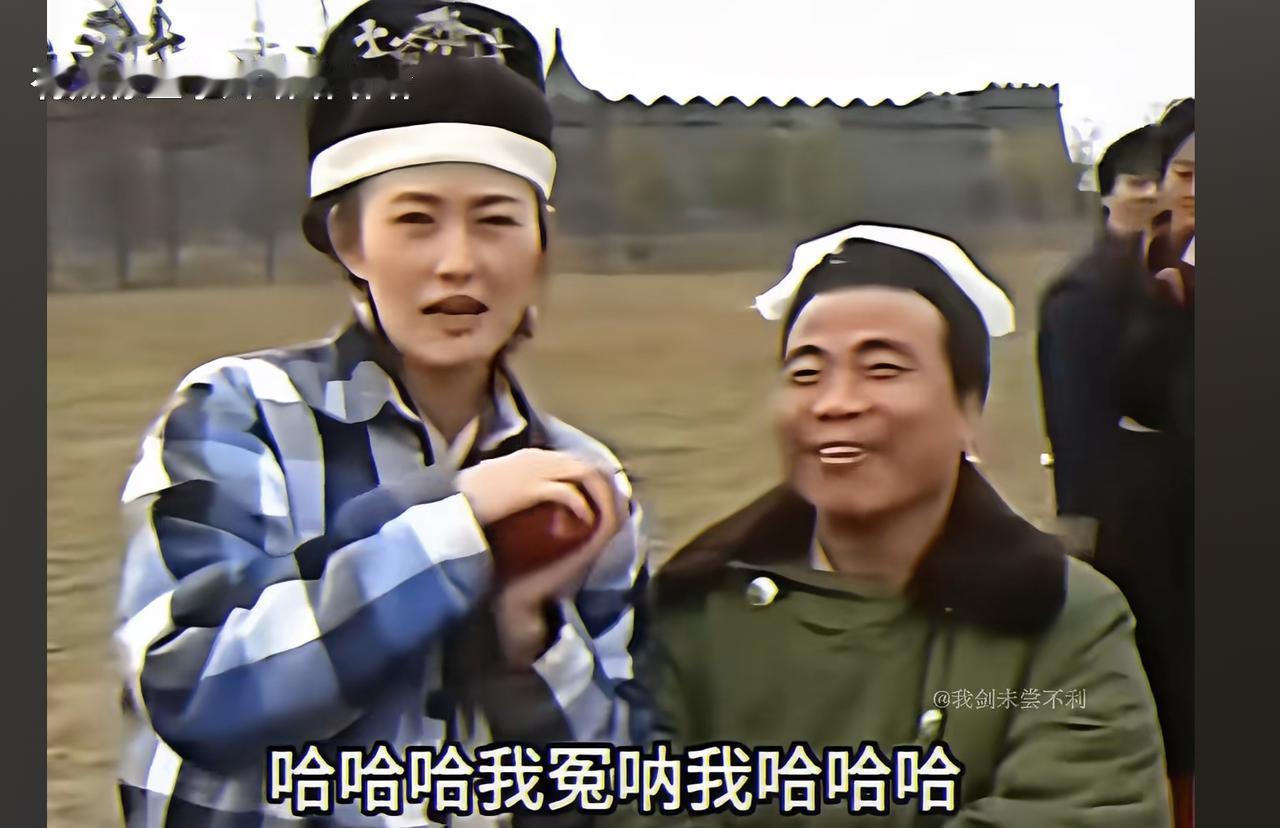 长的又高又漂亮！别看武二在在戏里对嫂嫂无情，其实私下里两个人挺好的，没说走到一