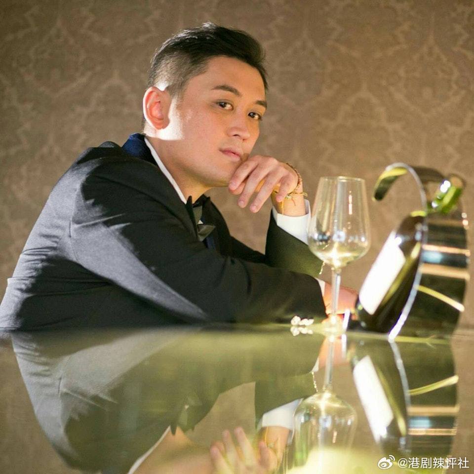 資深藝人施明上月底因肺炎不幸離世，長子李泳漢連日來為母親的身後事四處奔波。日前他