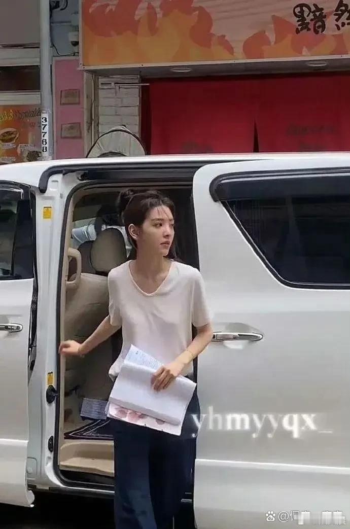 章若楠到底美到什么程度？连我男朋友都忍不住感叹：这颜值谁顶得住啊，难怪大家都说想