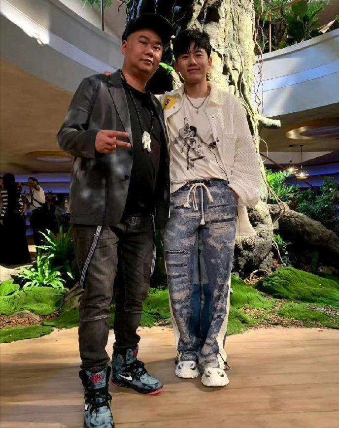 歌手苟伟去世后，让我对人生看得更加通透了：首先，不要因为生活中的琐事而烦恼