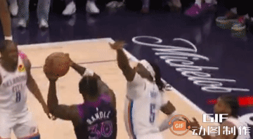 演都不演了！昨天NBA森林狼主场对阵雷霆的比赛中，裁判早早掌控比赛，上演了一幕荒