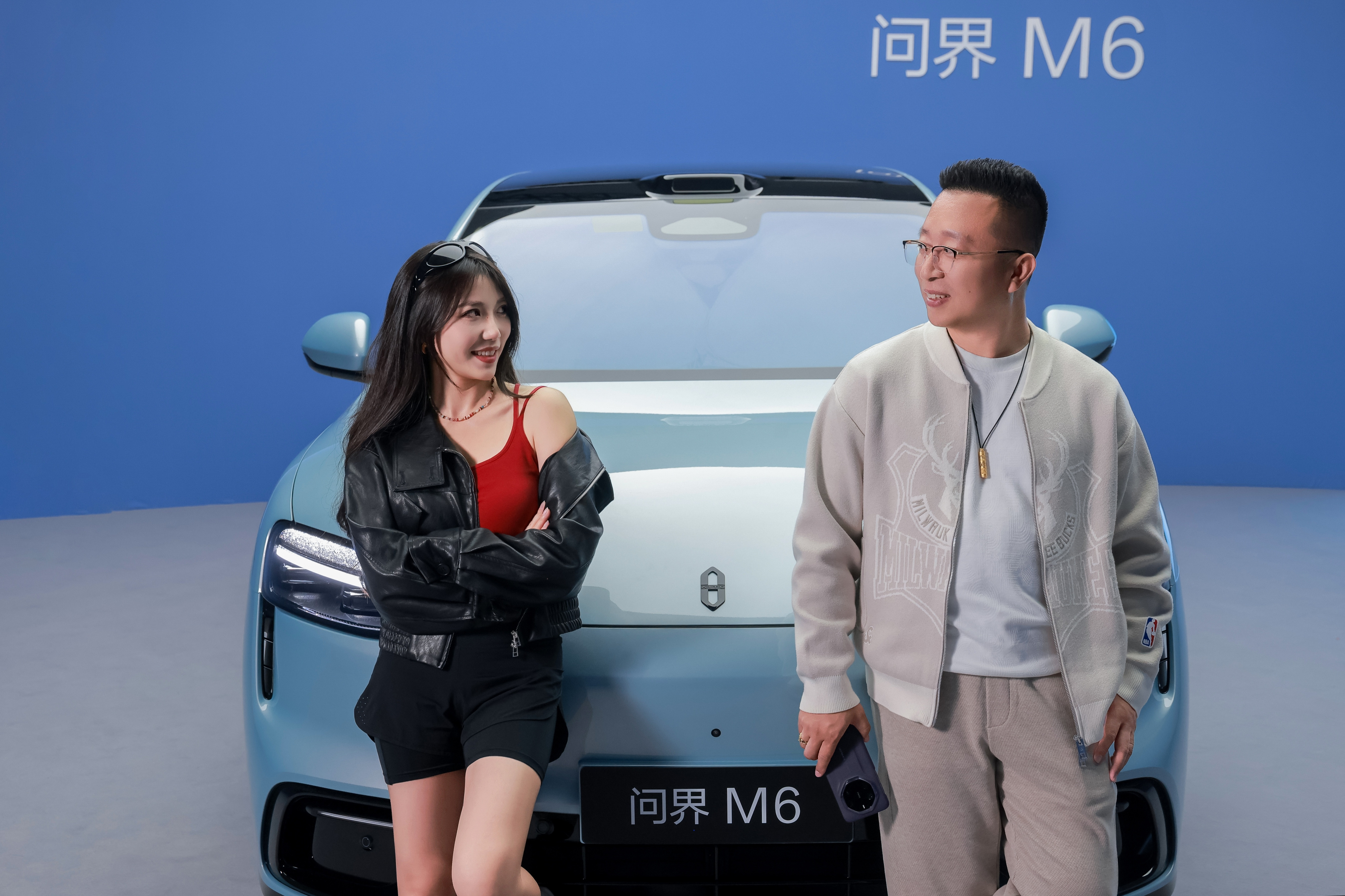 问界M6实车看完，一句话：确实是辆好车，尤其适合年轻人和年轻家庭。智能化、舒适性