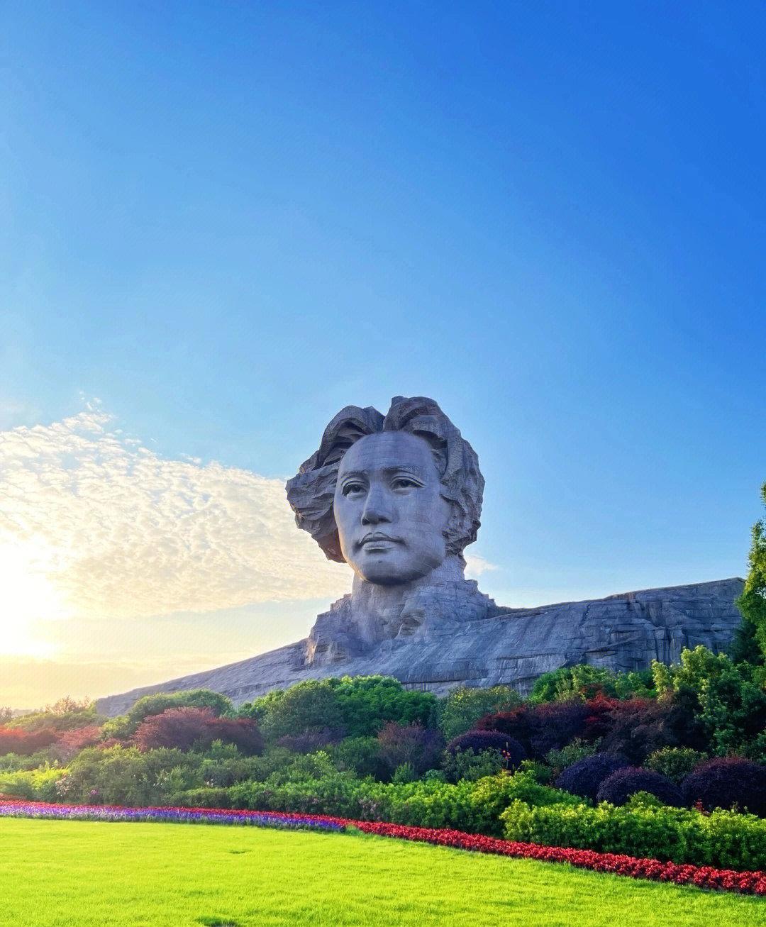 在网络上有一种很现实的讨论：长沙并非所有湖南人心中的省会。地理距离、就业机会