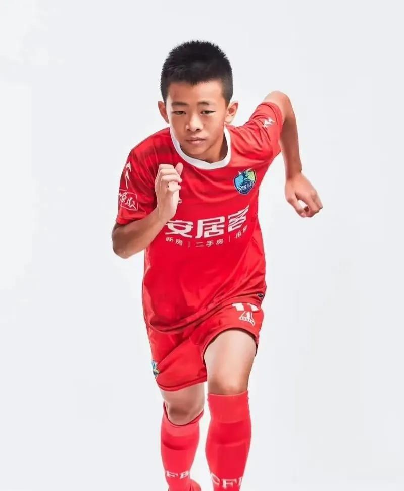 随着邝兆镭正式留洋，王钰栋和蒯纪闻坐不住了，3个事实不得不说！第一，邝兆镭留洋