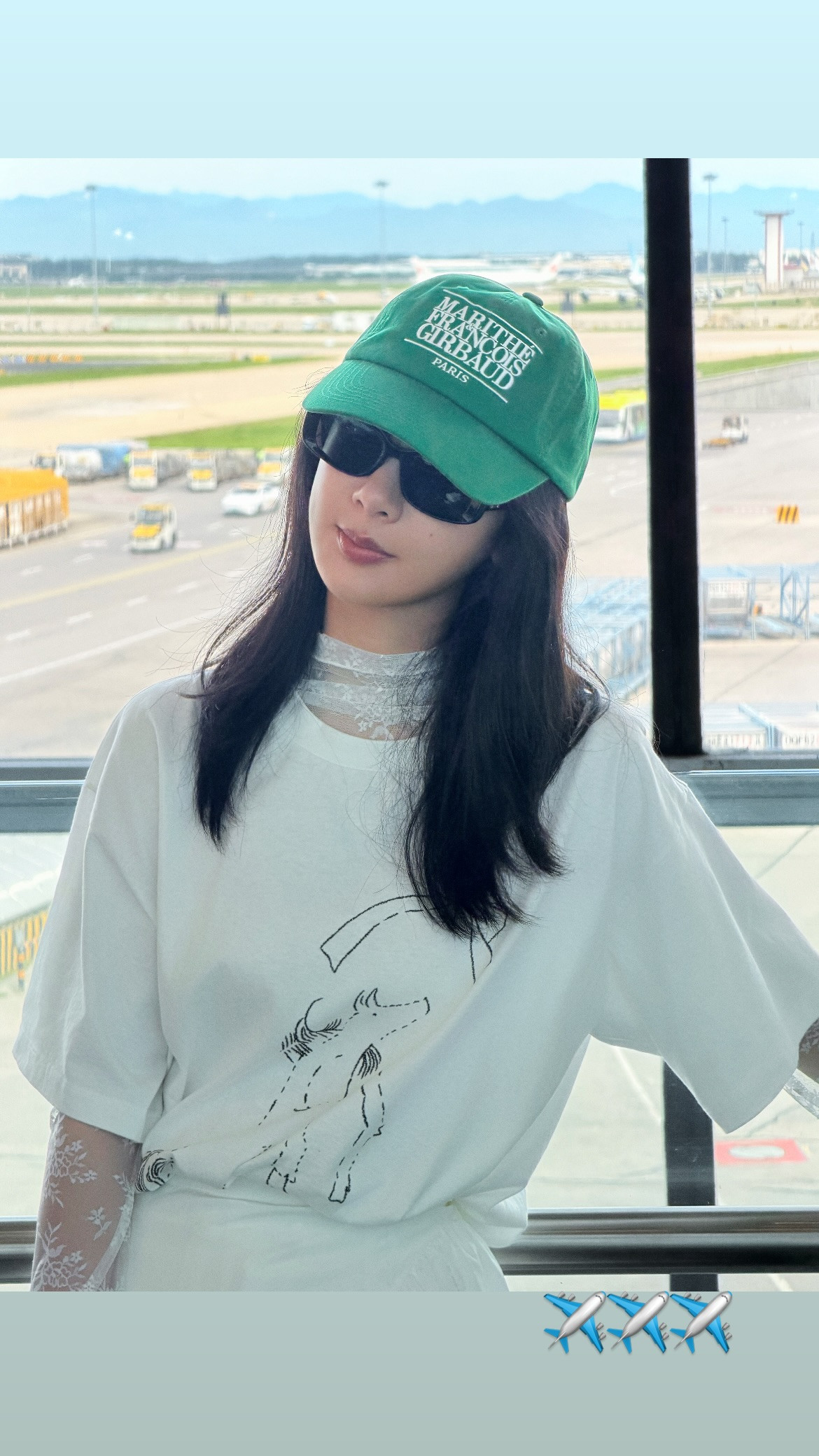 杨紫ins更新两张快拍嘿嘿
