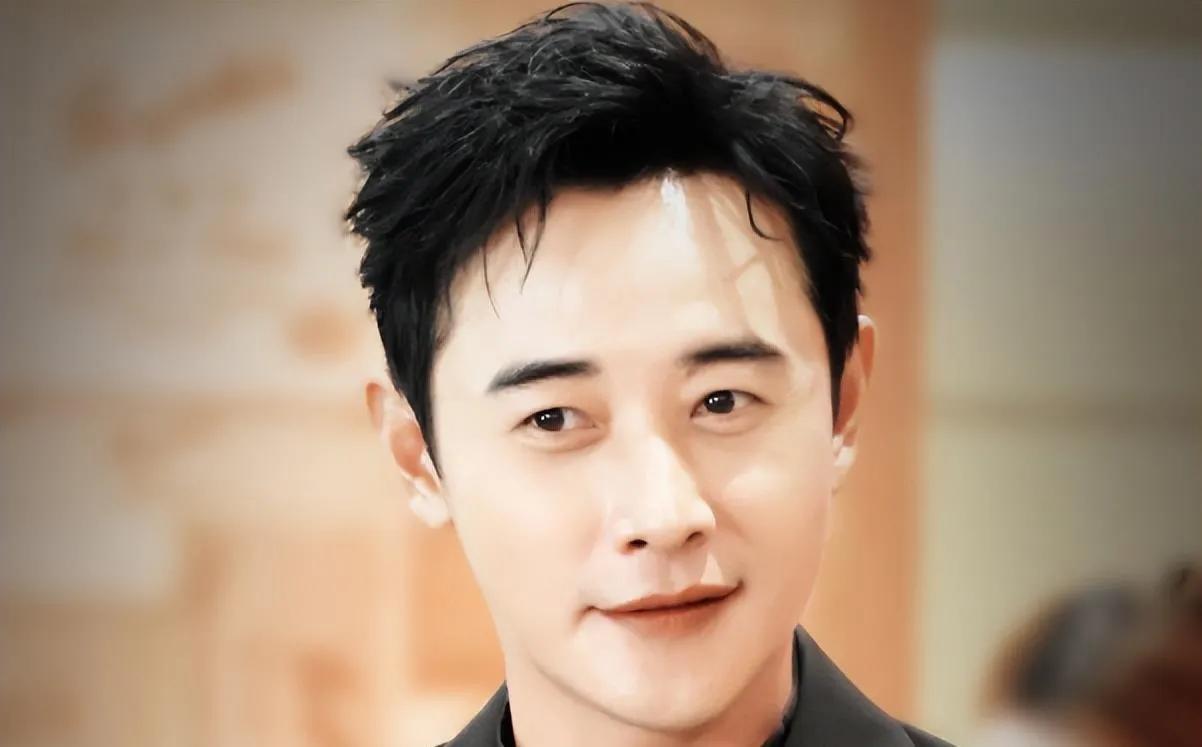 12小时内央媒两度点名！44岁罗晋凭什么圈粉？苗圃当年的评价太准了谁能想到