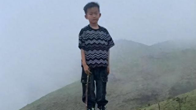 福建男童山顶失踪后续,被曝人在厕所坑里找到,官方回应网友炸锅