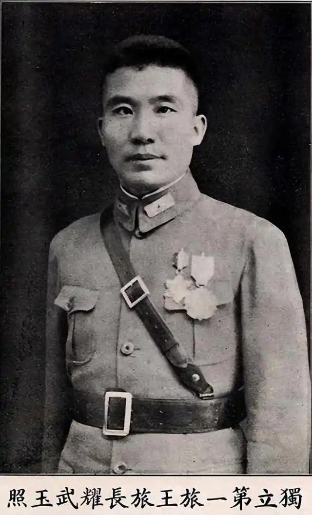 王耀武为什么在抗战胜利后就被边缘化了？第一，派系不对。王耀武是黄埔三期出身，
