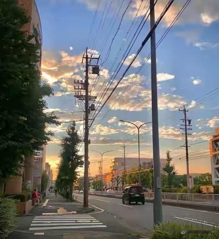 人到中年，如果没有三力，自然没有朋友。​1.没有权力——帮不了别人办事​2.