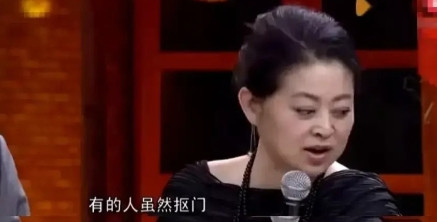在2003年的时候，赵忠祥和汪涵合作一档节目，汪涵想要赵忠祥的一副墨宝，想要把它