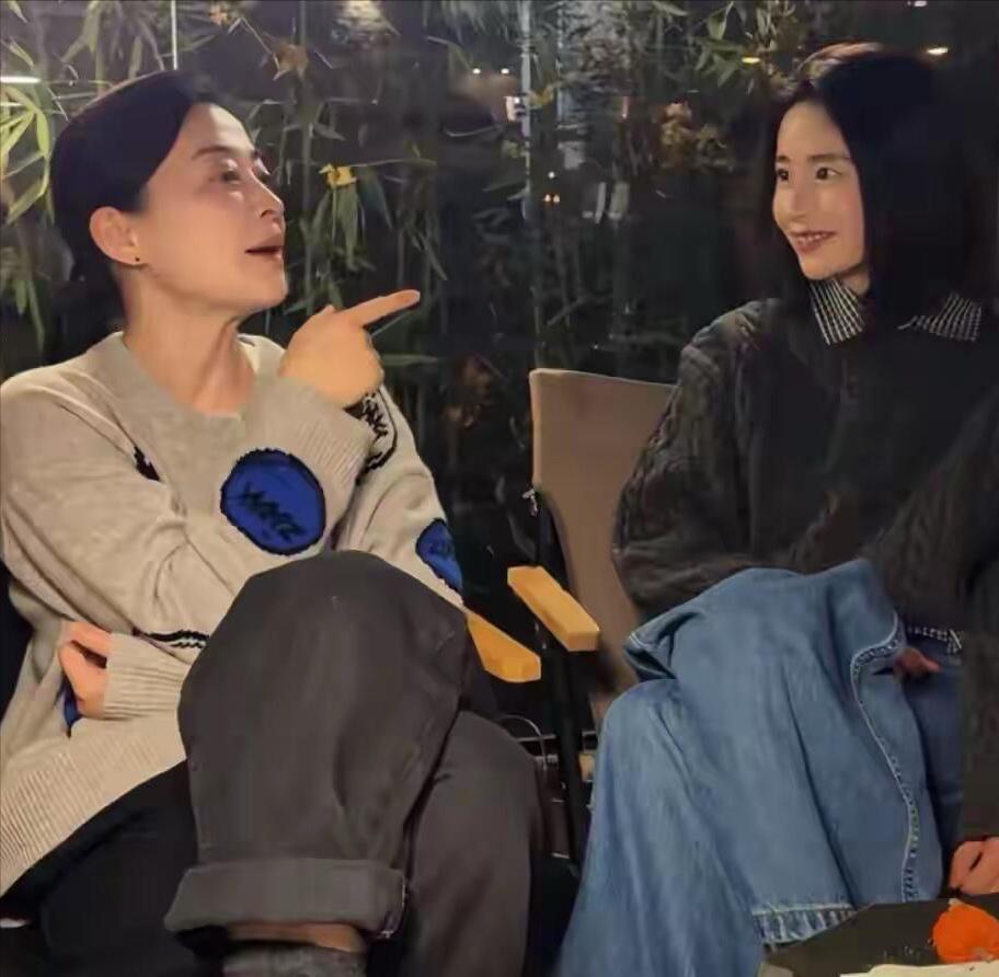 看多了山珍海味，才懂田园烟火才是顶配颖儿做客梅婷家中，没有昂贵宴席，满桌全是自